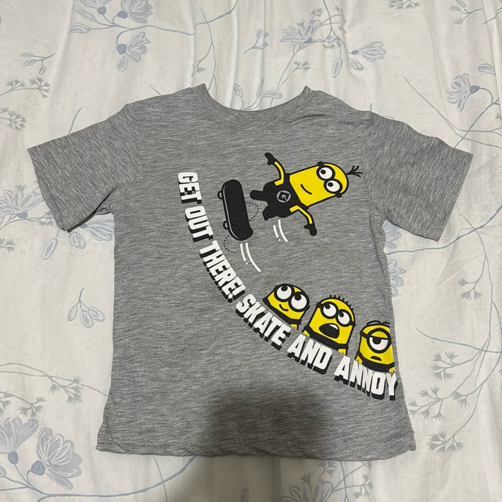 ⭐️illumination Kids Minions T-shirt (Size: 5/6)